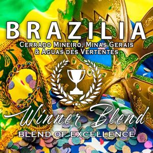 Cupa Winner Blend Coffee pe fundal de carnaval brazilian