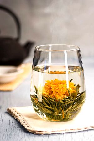 Marigold & Peach Blossom, Blooming Tea, Flowering Teas - bile de ceai verde înfloritor cu aromă de piersică