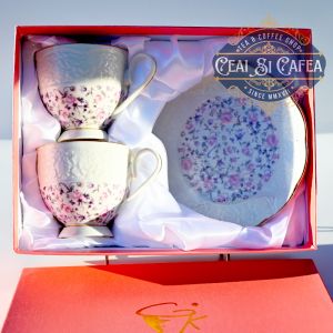  Set cesti de portelan fin cu farfurioare, floricele si embos, 2+2, cutie roz - pentru ceai si cafea