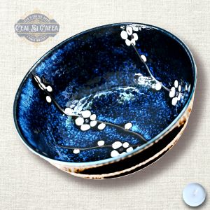 Yozakura Chawan – Bol Japonez din Ceramică Artizanală, Flori de Cireș pe Glazură Albastră
