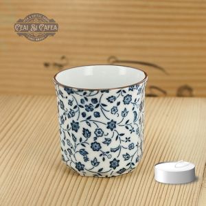 Hanakarakusa Guinomi Mini Cupă Japoneză din Porțelan cu Decor Floral Indigo