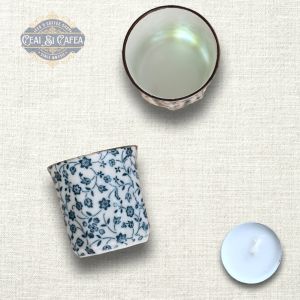 Hanakarakusa Guinomi Mini Cupă Japoneză din Porțelan cu Decor Floral Indigo