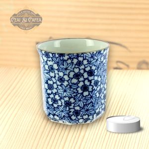 Sakura Momiji Guinomi Mini Cupa Japoneza din Portelan cu Flori de Cires si Frunze de Artar